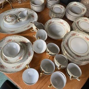 Mikasa Windsor China Set (98 Piece)